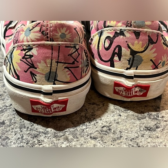Vans Pink and Black Flats with Artistic Design - Picture 8 of 13